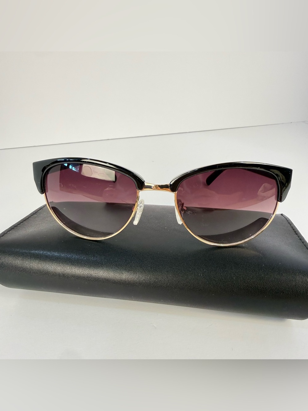 Oscar de la Renta 3053 770 Black & Gold Clubmaster Sunglasses with Purple Lens’s